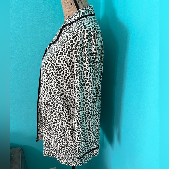 EUC Victoria’s Secret Leopard Print 2 piece Pajama Se - Picture 8 of 10